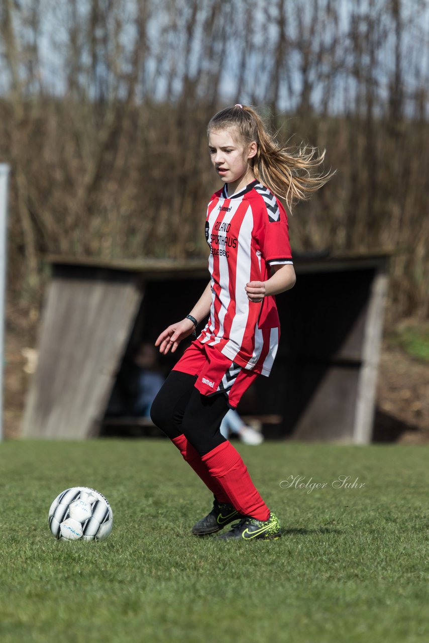 Bild 79 - C-Juniorinnen TSV Zarpen - TuS Tensfeld : Ergebnis: 2:1